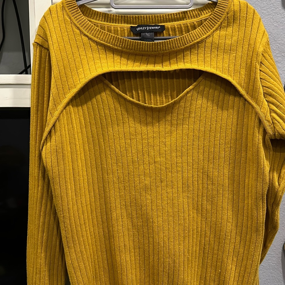 Peep hole sweater